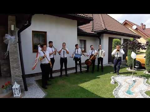 REMO Music  ,, Na środku pola"