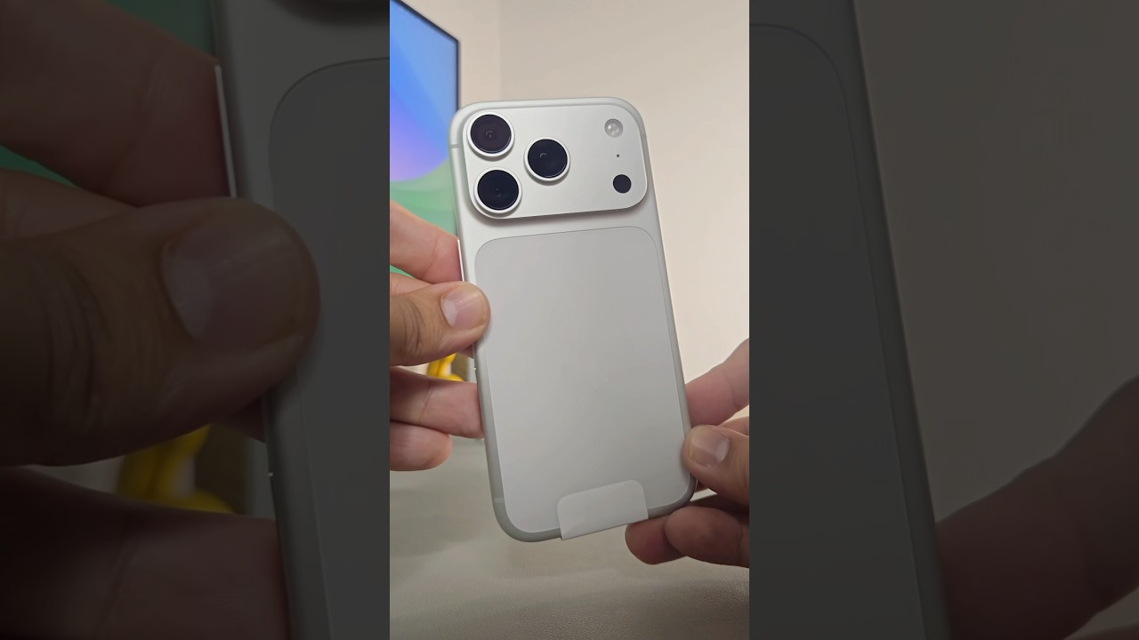 iPhone 17 Pro Unboxing 🤯 #fyppp #apple #iphone17pro #ytshorts #fypシ゚viral #smartphone