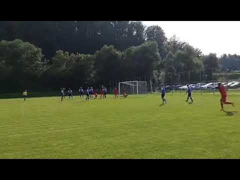 Gol dla zespołu KS Chruślice w meczu z Ogniwem Piwniczna.