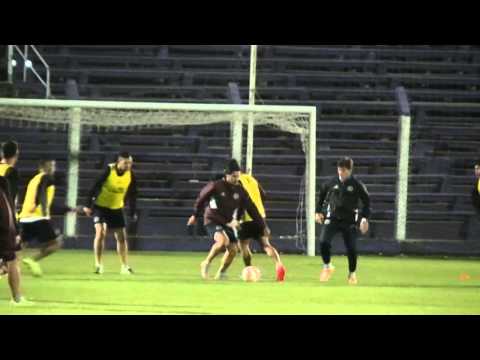 Lanus entrenando en el estadio de Defensor Sporting . Sudamericana 2015