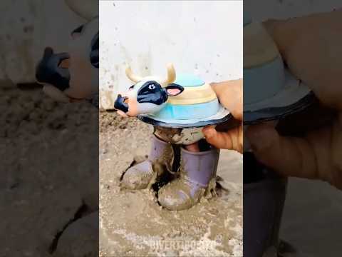 LA VACA SATURNO SATURNITA GETS SOME FUN WITH HER NEW BOOTS #Shorts