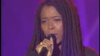 Teri Moïse ׃ Je serai là  LIVE