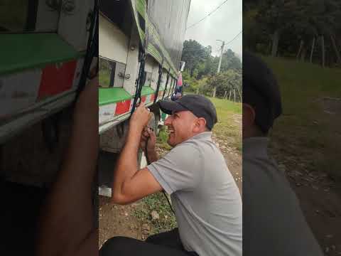 cómo se debe templar la carpa de un camión