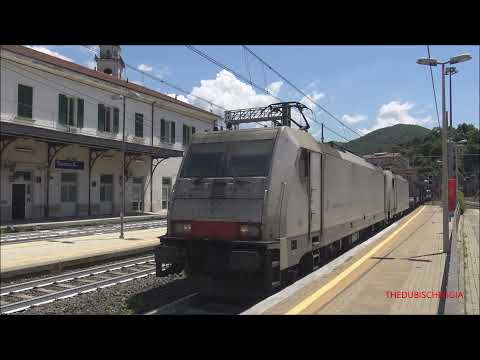 DOPPIA DI E.483 CON MERCI DI COILS IN TRANSITO A RONCO SCRIVIA. (GE) SAB. 10 - 7 - 2021.