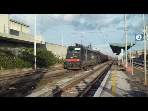 E484.902 + E189.985 sul TCS 51089 Milano Smistamento - Nola Interporto, in partenza da Pomezia