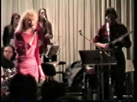 "Hold Out" Astrid Parijs