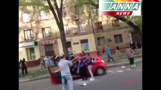 preview picture of video '2014 Харьков, ультрас напали на машину с Георгиевской лентой'