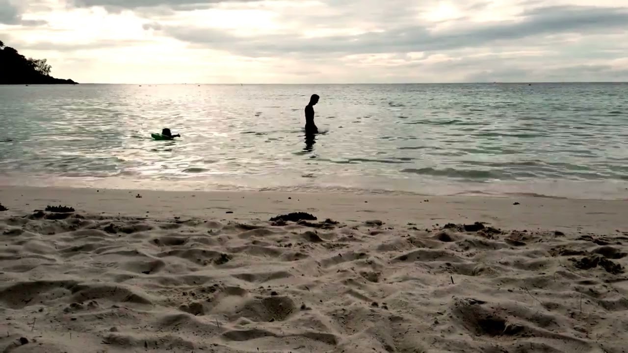Thailand Beach Bliss: Soothing Sounds of Waves & Sandy Steps (ASMR)