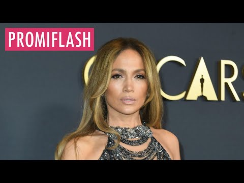 Video Thumbnail: Jennifer Lopez beeindruckt in glitzerndem Spitzenkleid