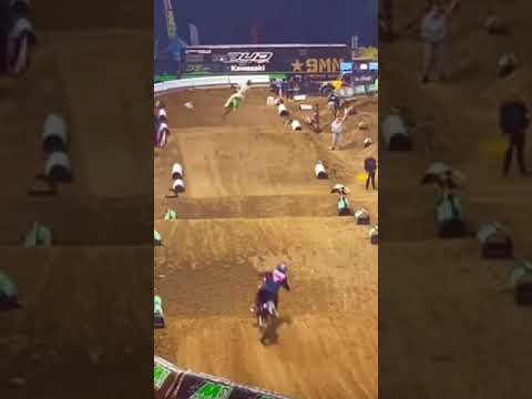Scary Crash of Romain Febvre in Supercross Paris 2021