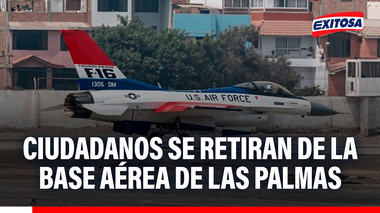 🔴🔵 Ciudadanos se retiran de la base aérea de Las Palmas tras disfrutar de la exhibición de aviones