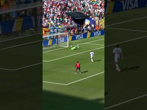 Spain v Argentina: Martínez Kept Argentina Alive