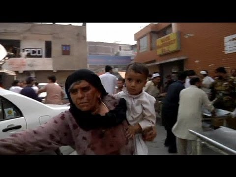 Pakistan: une voiture piégée explose sur un marché, 16 morts.