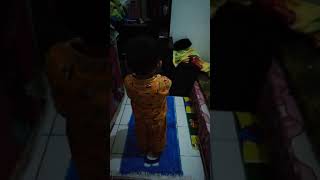 Download lagu Anak Kecil belajar jadi Imam Sholat mp3