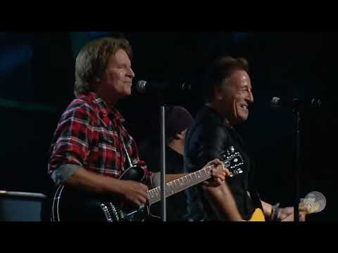 JOHN FOGERTY & BRUCE SPRINGSTEEN - OH, PRETTY WOMAN  (HD)