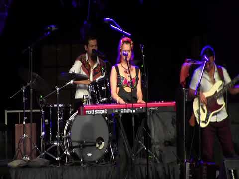 Pascuala Ilabaca y Fauna at ¡Globalquerque! (Clip 2)