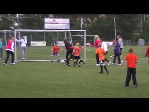 Oliveo F4 tegen de Moeders -- F-Afsluiting 2013