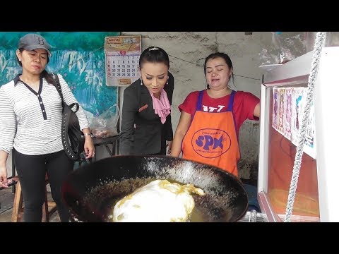 Customer Herself Preparing Egg Fry | Bangkok Street Food