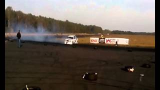 preview picture of video ' DRIFT z DRIVEART trening na lotnisku Biała Podlaska 5.10.2014'