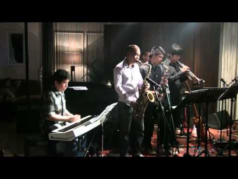 Yance Manusama's Funky Thumb ft. Simon - Summertime @ Mostly Jazz 09/11/11 [HD]
