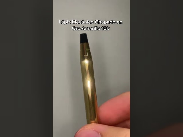 Vídeo relacionado con Bolígrafo grabado The Boss, rosa - Bolígrafo de hoja de oro con funda de tela, regalo original y chic para mejor colega, amigo