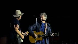 Neil Finn Joins Pearl Jam For &#39;Throw Your Arms Around Me&#39; Auckland 10/11/2024