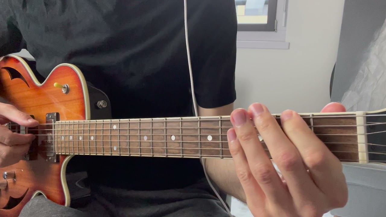 Roberto Barlocci playing a short blues lick in the key of C on electric guitar