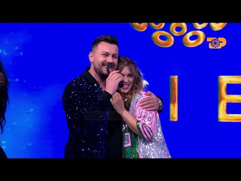 Mevlani këndon këngën e re të tij mes përqafimesh me Shqipen E Diell 21/11/2021