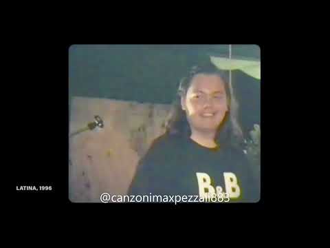 Latina 1996. Tiziano Ferro vince un'autoradio cantando "Finalmente tu" degli 883.