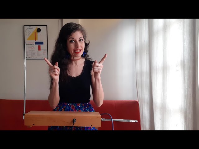 Vídeo relacionado con Para Mini Theremin con capacidades de visualización en tiempo real para parámetros de sonido, antena ajustable y amplia biblioteca de voz para música experimental