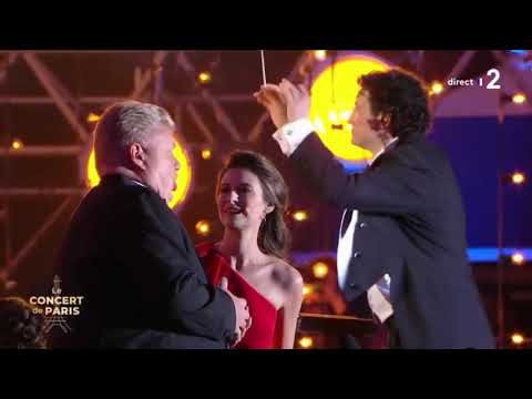 Chen Reiss & Christian Elsner sing "Tonight, tonight" at Le concert de Paris 2109