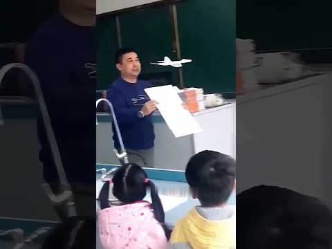 The most AWESOME paper airplane you'll ever see ⭐