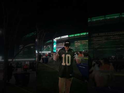 Trying the food at MetLife stadium! #metlife #nj #nyc #foodie #foodreview #jets #giants