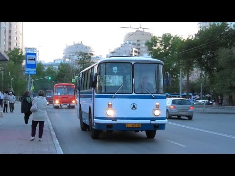 'Троица из прошлого' Автобусы ЛАЗ-695 Н, ЛиАЗ-677МБ и Ikarus 256.74 следуют по улице Шевченко