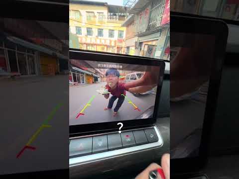 tình huống bất ngờ khi lùi xe