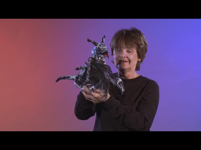 Video Teaser für Folkmanis® Jabberwock Puppet Demo