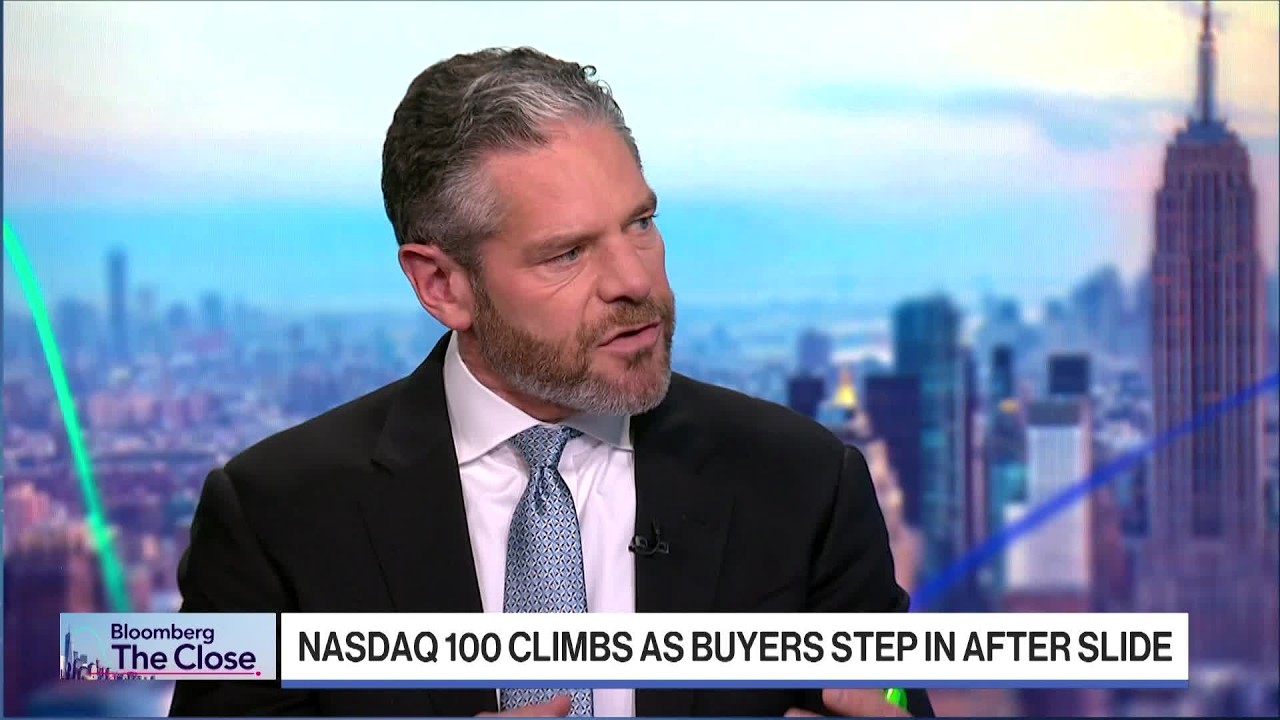 Video: Pimco Outlook: Fed Likely on Hold Through 2026 Amid Inflation Risks
