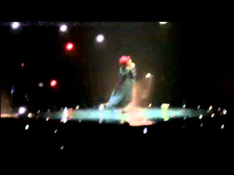 Cher Lloyd Sings Stay @ O2