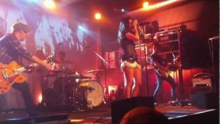Amaral - Un Día Más (Live Sevilla 2012)