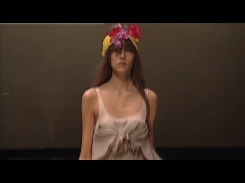 SPORTMAX Fashion Show Spring Summer 2007 Milan by Fashion Channel