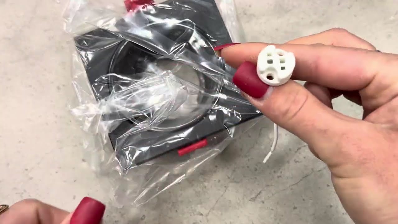 Встраиваемый точечный светильник Ledcoin DL0395 под лампу черный (80659)