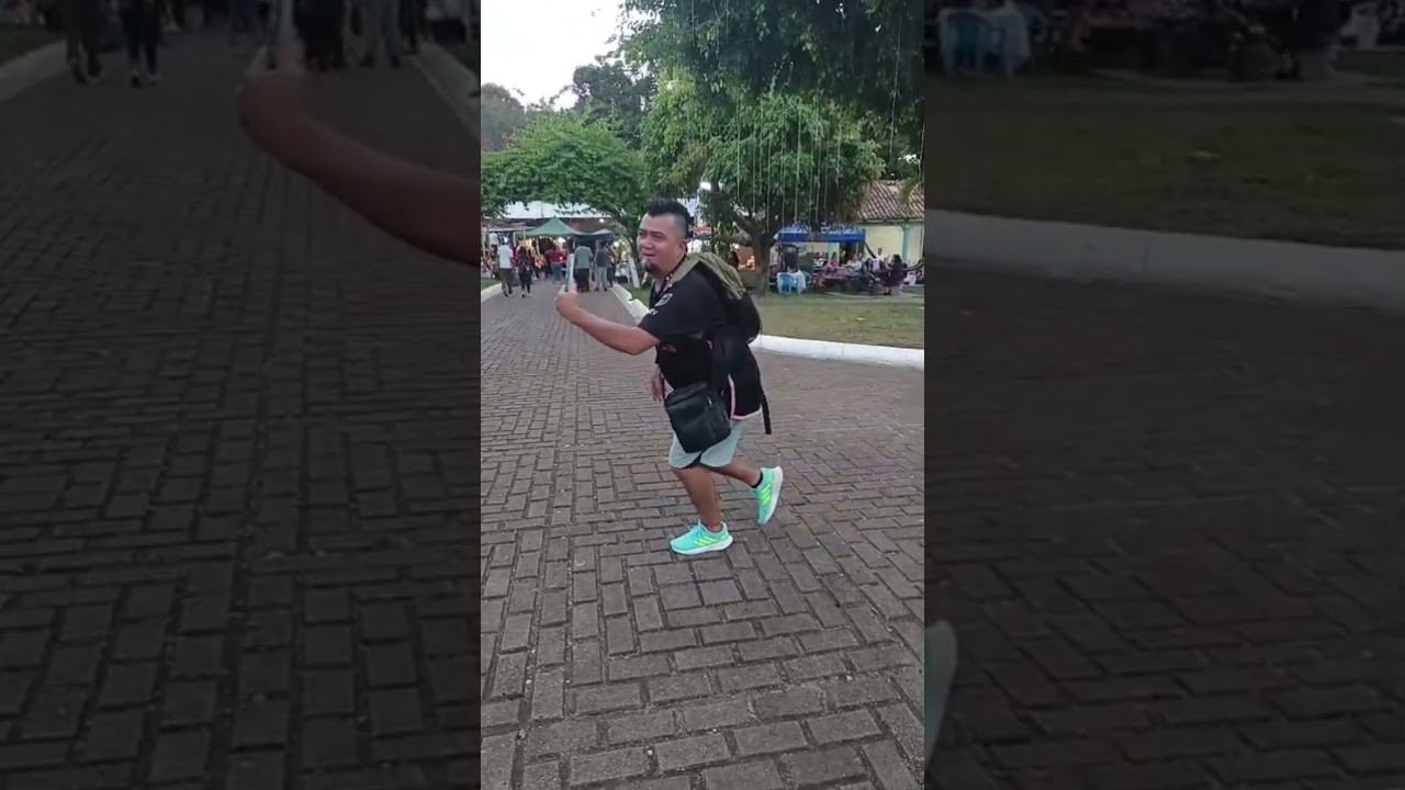 bailando al sonido de la marimba 😎😎😎😎 #funny #elmuñeco