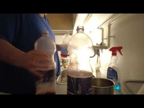 MongoTV_8465 - ORDNER KRYDDERIHYLDE OG KØKKENSKAB LIDT FØR LØRDAG MIDNAT OG SNAKKER