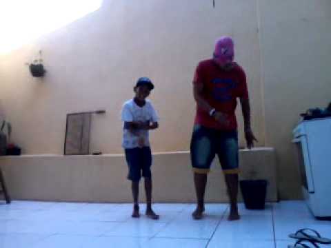 Os menores no passinho do romano