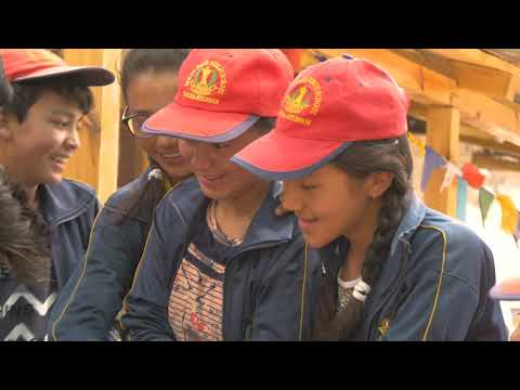 Hrajem Tibetsky - Světlo porozumění v Malém Tibetu - 2. den - Autogramiáda v Faisala