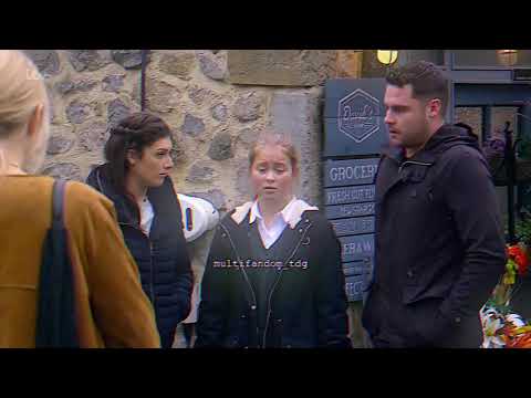 Liv Flaherty ( humour )