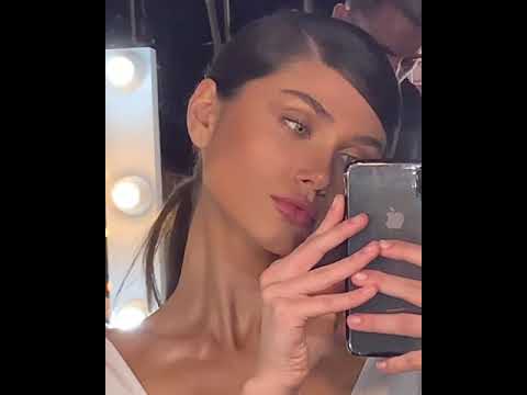 Model Vika Bronova