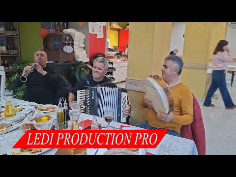 Vëllezërit Janca & Festim Llapushi - C'ma bënë shoqet ç'ma bënë (LIVE)