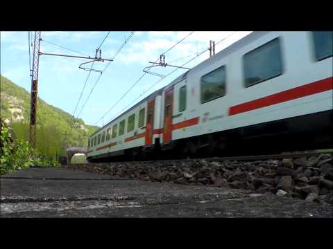 I SALUTI DELLE E.444R CON GLI INTERCITY IN TRANSITO A RIGOROSO (AL) 15 - 4 - 2017