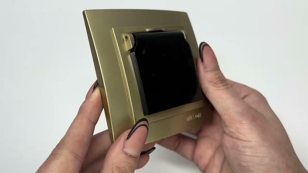 Розетка одинарна з/з та кришкою NILSON Touran Золото 24151018